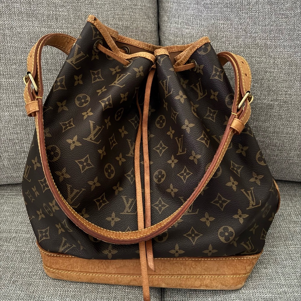 LOUIS.VUITTON GM Monogram Noé Bucket Bag